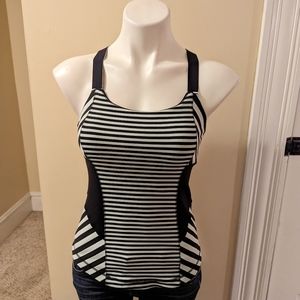 Lululemon Work it out black and pale green workout tops size 6